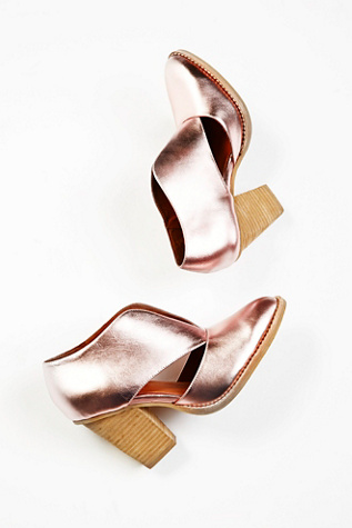 Metallic pink ankle boot