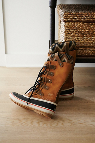 joan of arctic knit boot