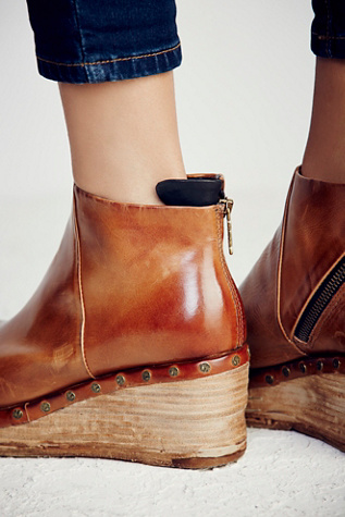 below sunset clog boot