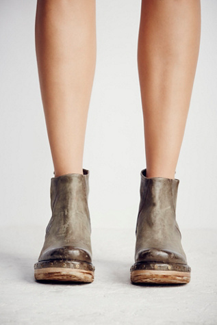 below sunset clog boot