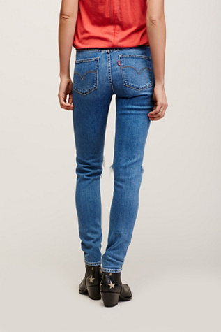 levi's busted knee jeans