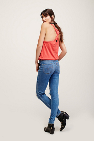 levi's busted knee jeans