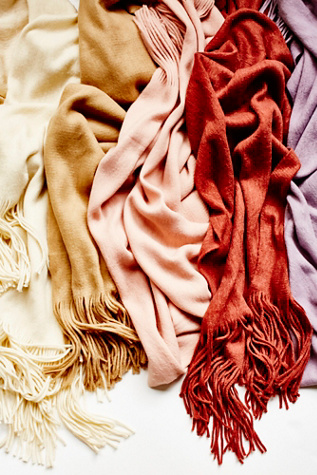 SÉDUISANT EN GRIS, BLANC ET NOIR