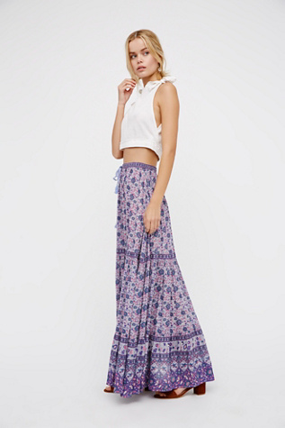 HASASERIES HS0676 Flared Long Sleeved High Waist Maxi Skirt with Lace-up Back
