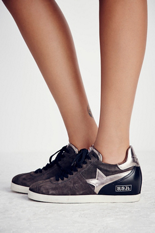 ash guepard low top sneakers