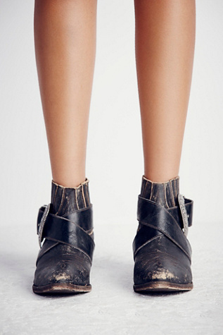 matisse understated biker boot
