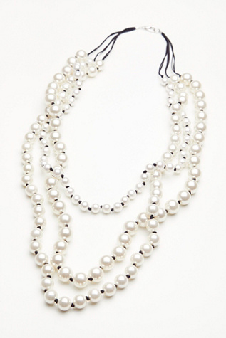 selene statement pearl necklace